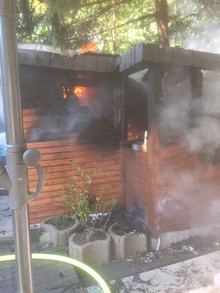 LZ-Odenthal Nord, LZ-Odenthal Süd: Odenthal-Blecher Feuer 2 brennendes Gartenhaus